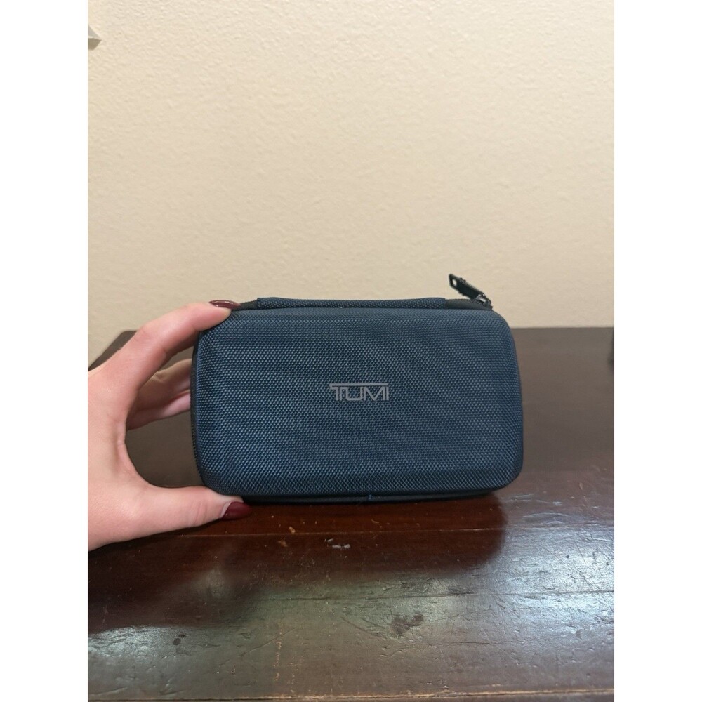 DELTA AIRLINES by TUMI navy blue hard Case Amenity Kit Travel Bag